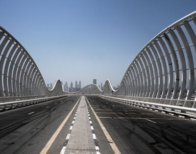 Azizi Riviera 17, Meydan