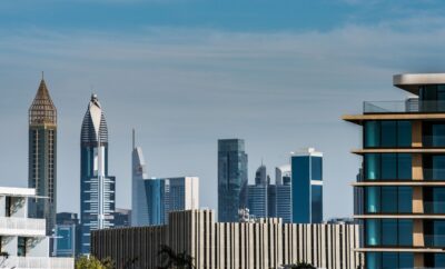 Azizi Riviera 22, Meydan