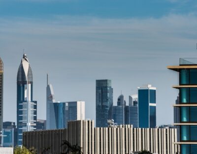 Azizi Riviera 22, Meydan