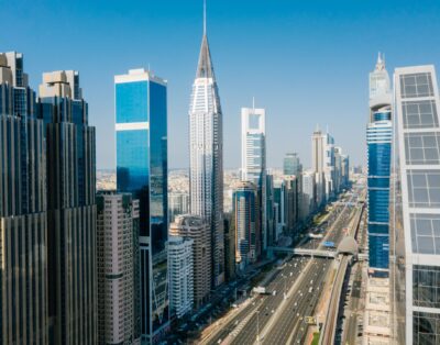 Azizi Riviera 26, Meydan