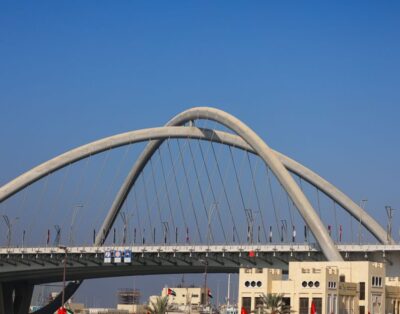 Azizi Riviera 4, Meydan