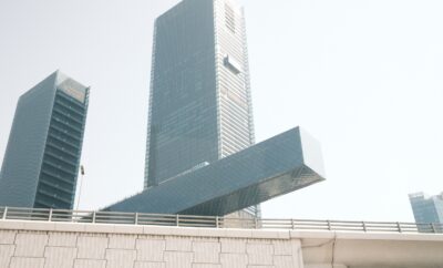 Azizi Riviera 41, Meydan