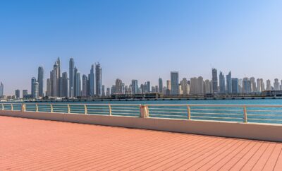 Azizi Riviera 42, Meydan