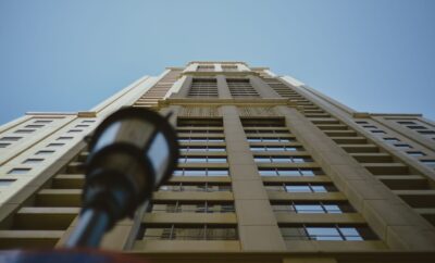 Azizi Riviera 30, Meydan
