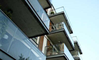 Azizi Riviera 10, Meydan