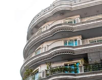 Azizi Riviera 35, Meydan