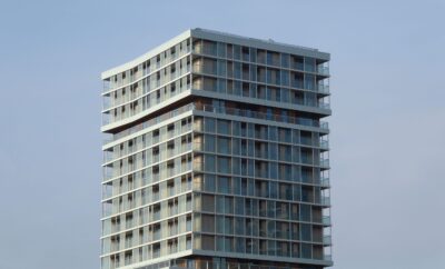 Azizi Riviera 59, Meydan