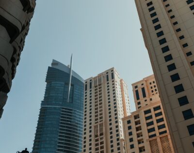 Azizi Riviera 1, Meydan