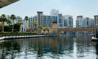 Azizi Riviera 46, Meydan