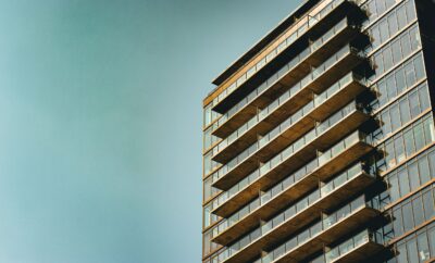 Azizi Riviera 23, Meydan