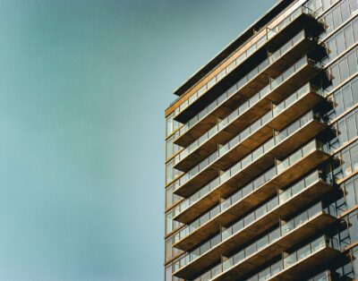 Azizi Riviera 23, Meydan