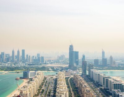 Azizi Riviera 9, Meydan
