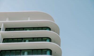 Azizi Riviera 16, Meydan