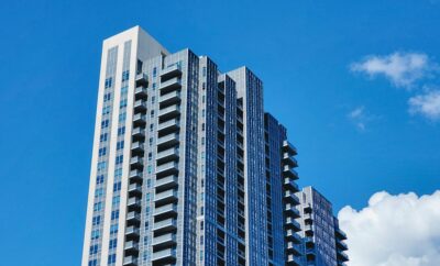 Azizi Riviera 11, Meydan