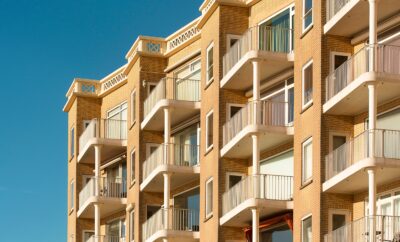 Azizi Riviera 33, Meydan