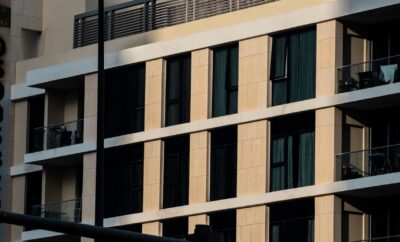 Azizi Riviera 31, Meydan
