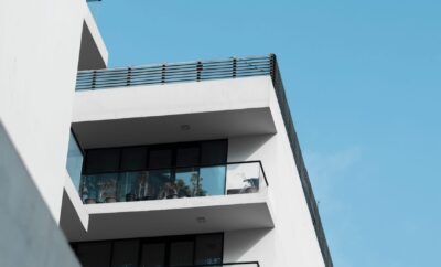 Azizi Riviera 12, Meydan