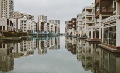 Azizi Riviera 39, Meydan