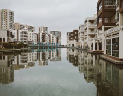 Azizi Riviera 39, Meydan