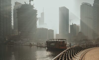 Azizi Riviera 24, Meydan