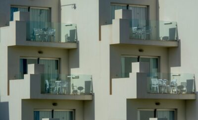 Azizi Riviera 27, Meydan