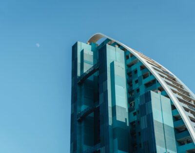 Azizi Riviera 38, Meydan