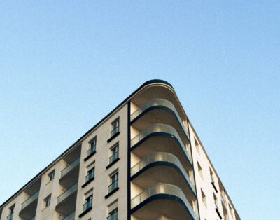 Floarea Residence, Arjan