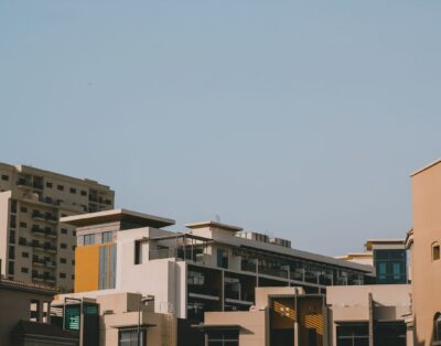 Azizi Riviera 2, Meydan
