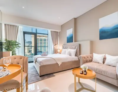 Waterfront Seven Palm Studio with King Bed, Balcony and Free Parking, Palm Jumeirah